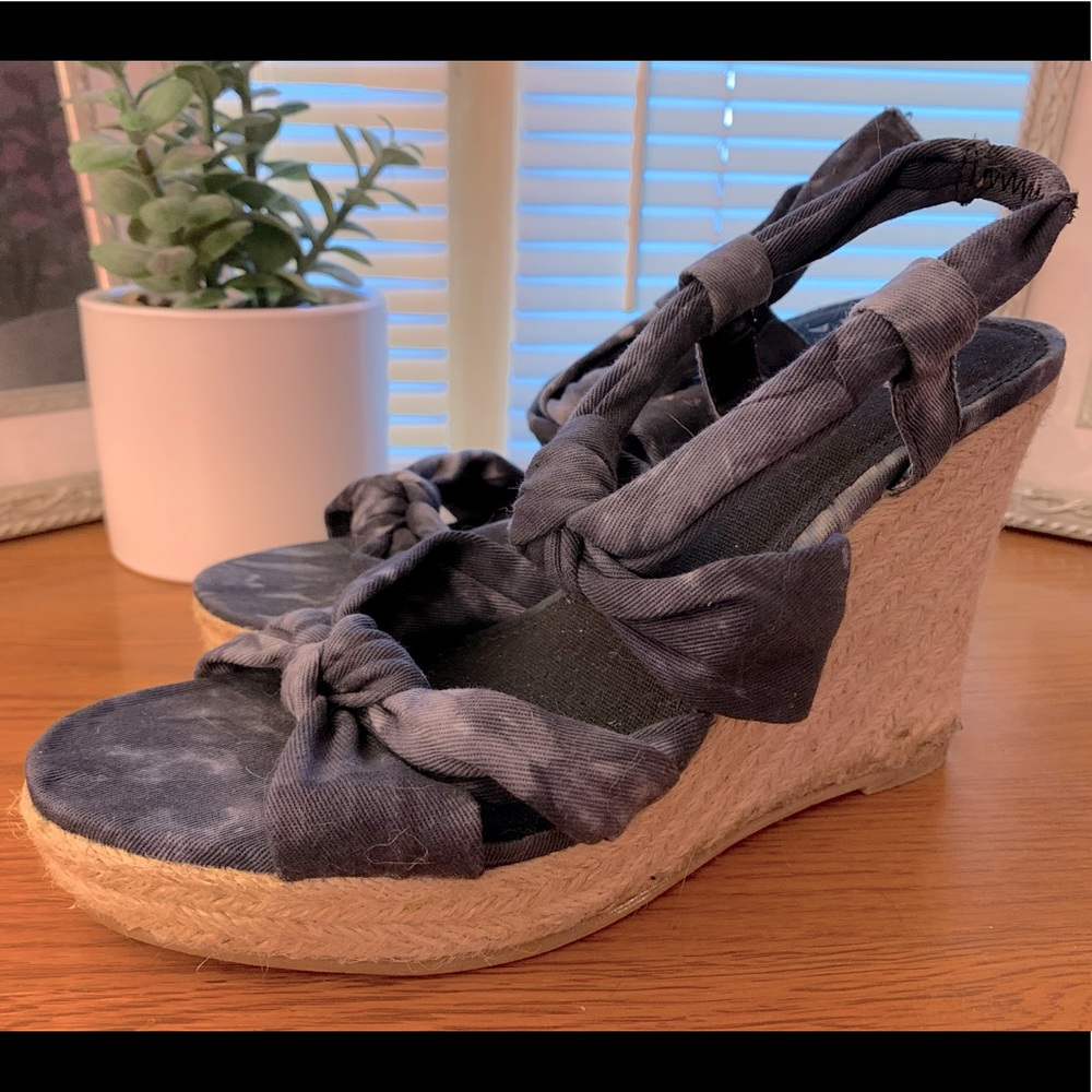 Rampage Fabric Tie Die Sandals 4.5” heel